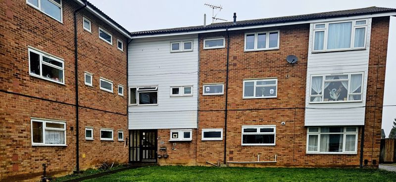 2-bed flat on 9, Canberra Close, Chelmsford, £200,000