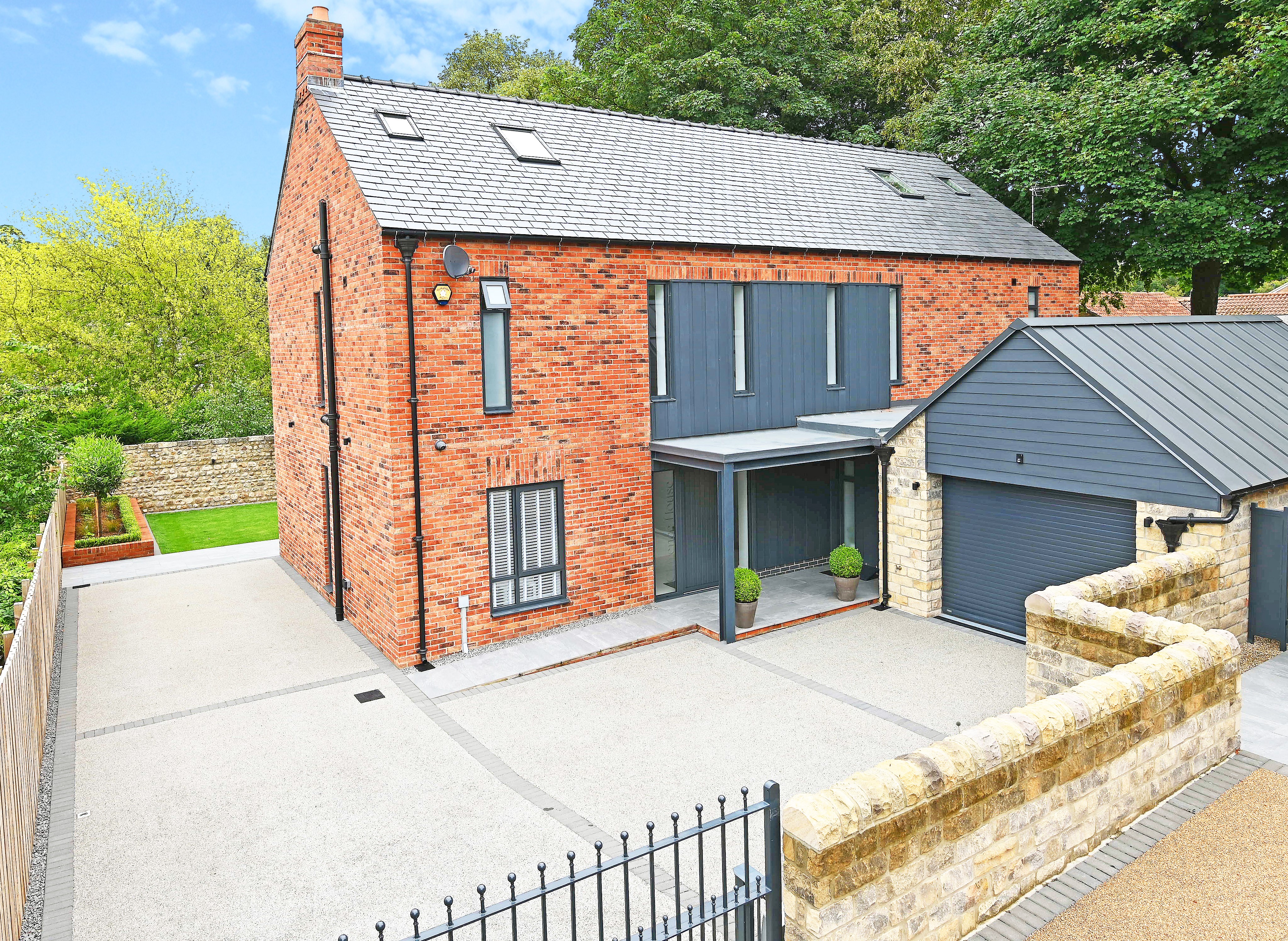 4 bedroom detached house for sale in Knutsford