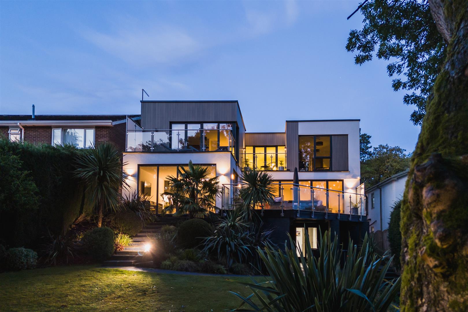 6 bedroom detached house for sale 0