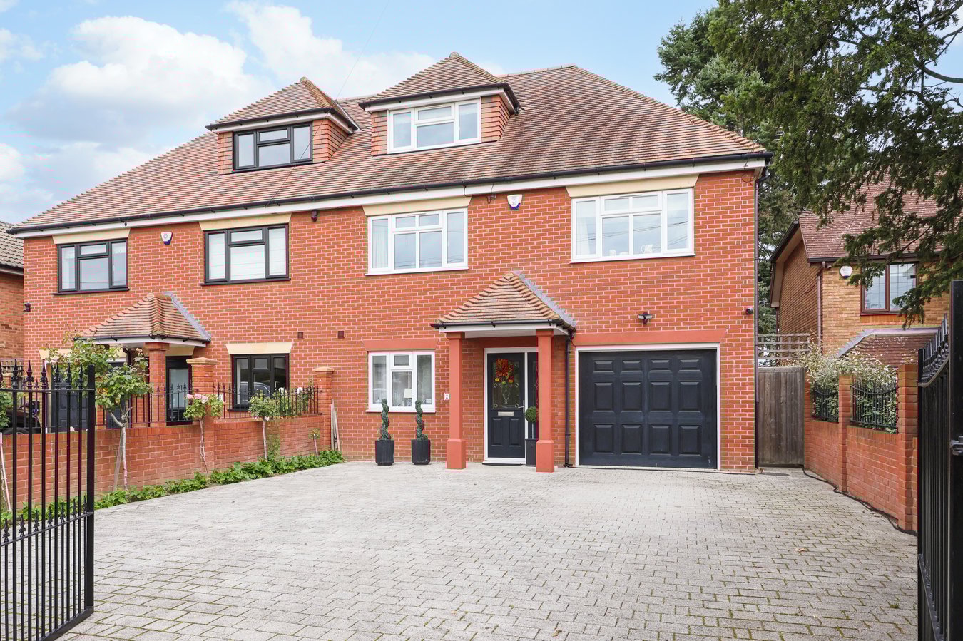 5 bedroom detached house for sale in Leatherhead
