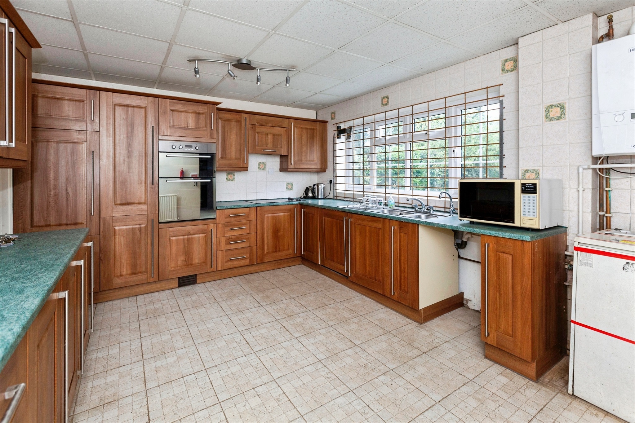 6 bedroom detached house for sale 0