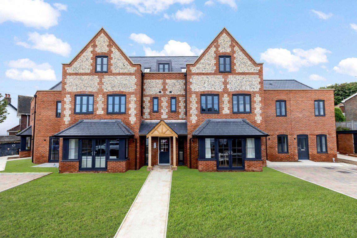 2-bed flat on All Plots Knights Gate, Sompting, Lancing, £250,000
