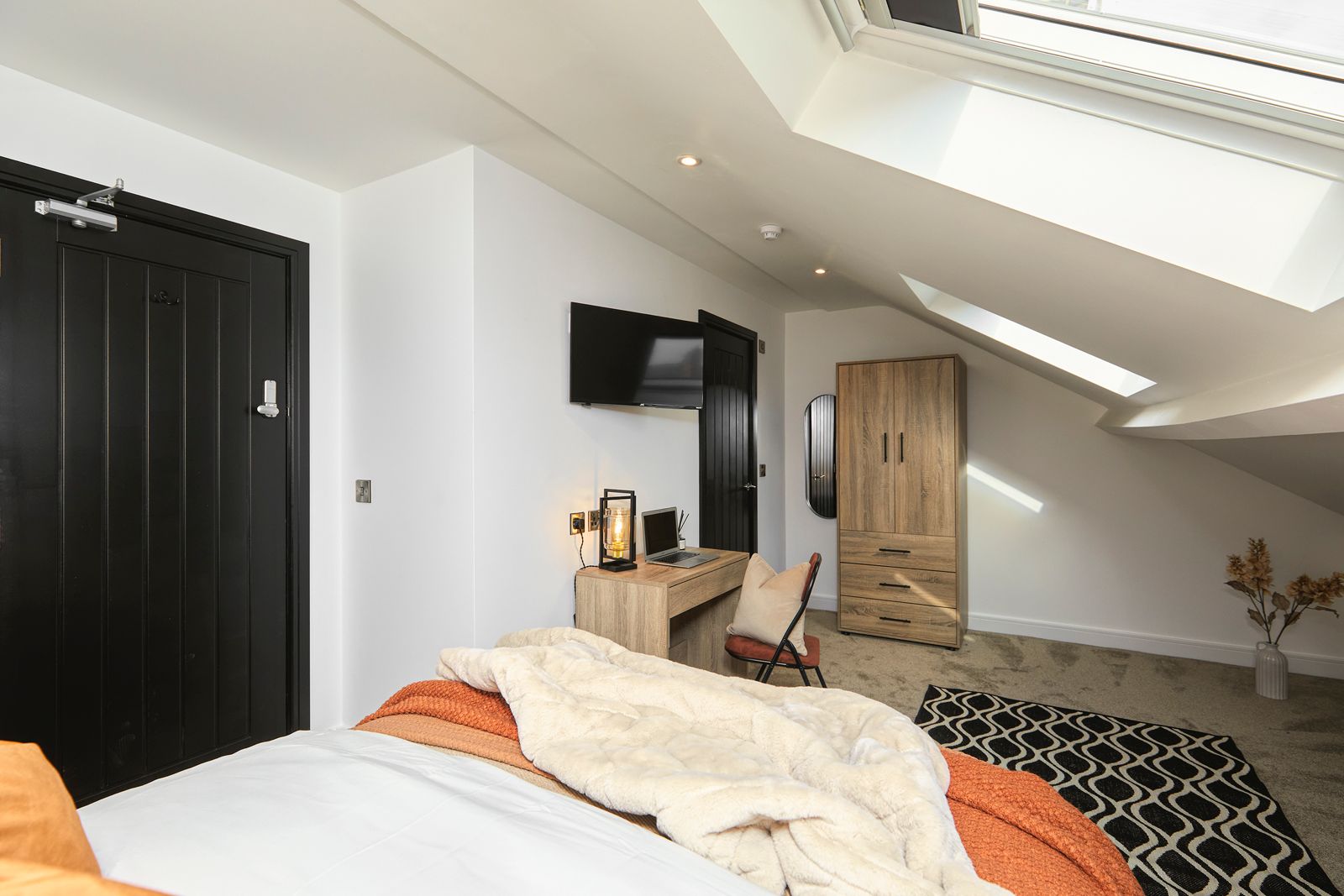 Studio flat on 36, Derby, £600/mo