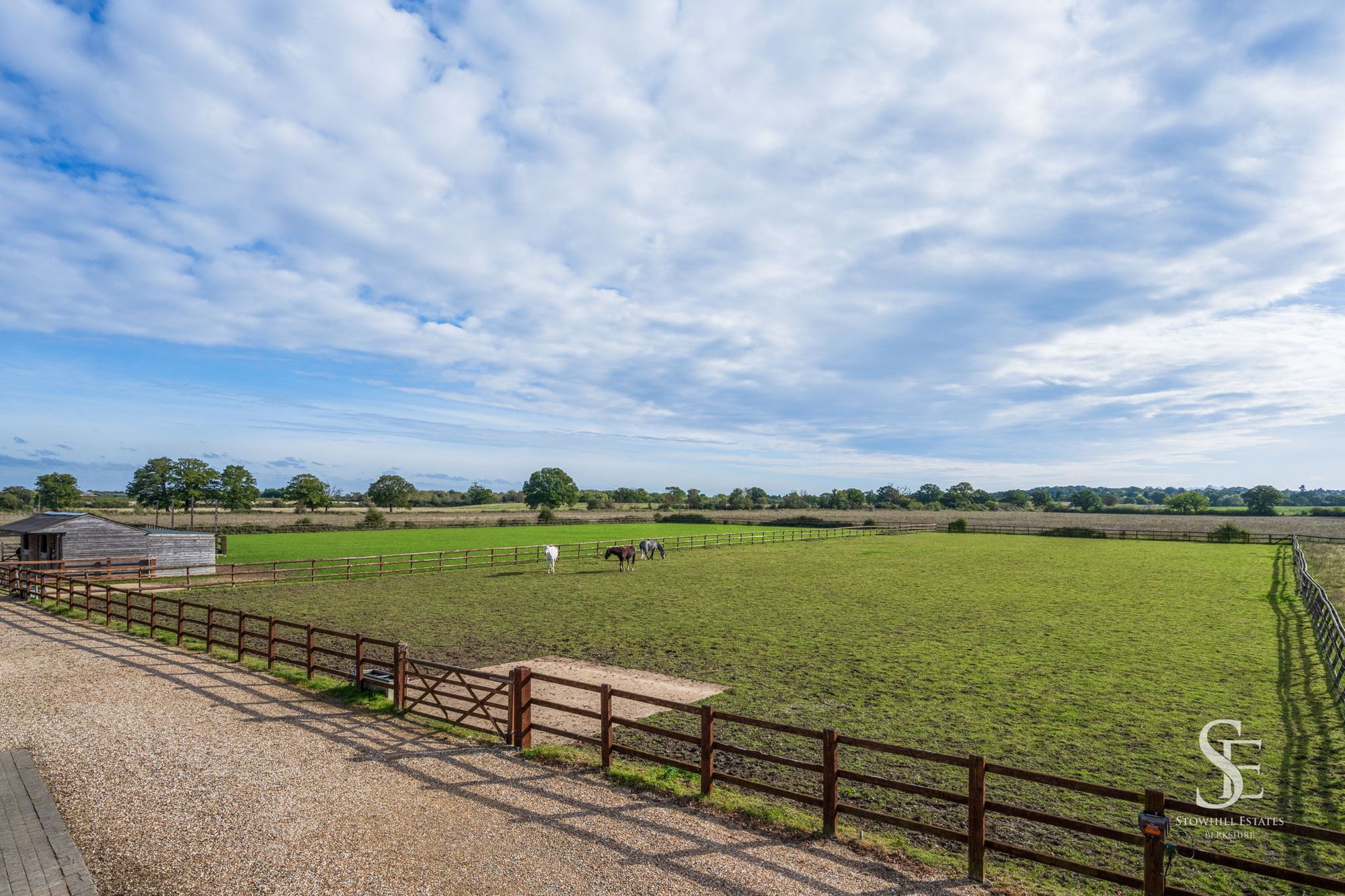 Photos of Buck Farm House, Howe Lane, Binfield RG42 65945383