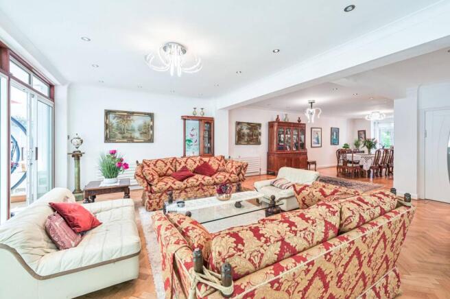 6 bedroom detached house for sale 0