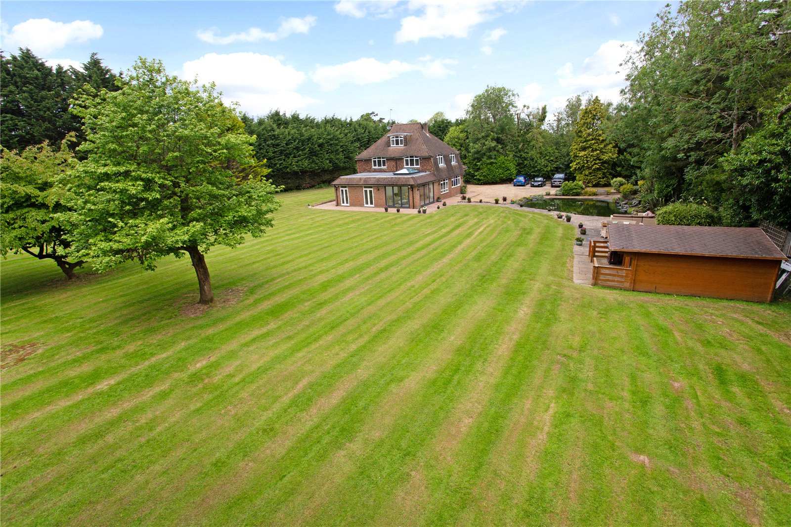 6 bedroom detached house for sale 0