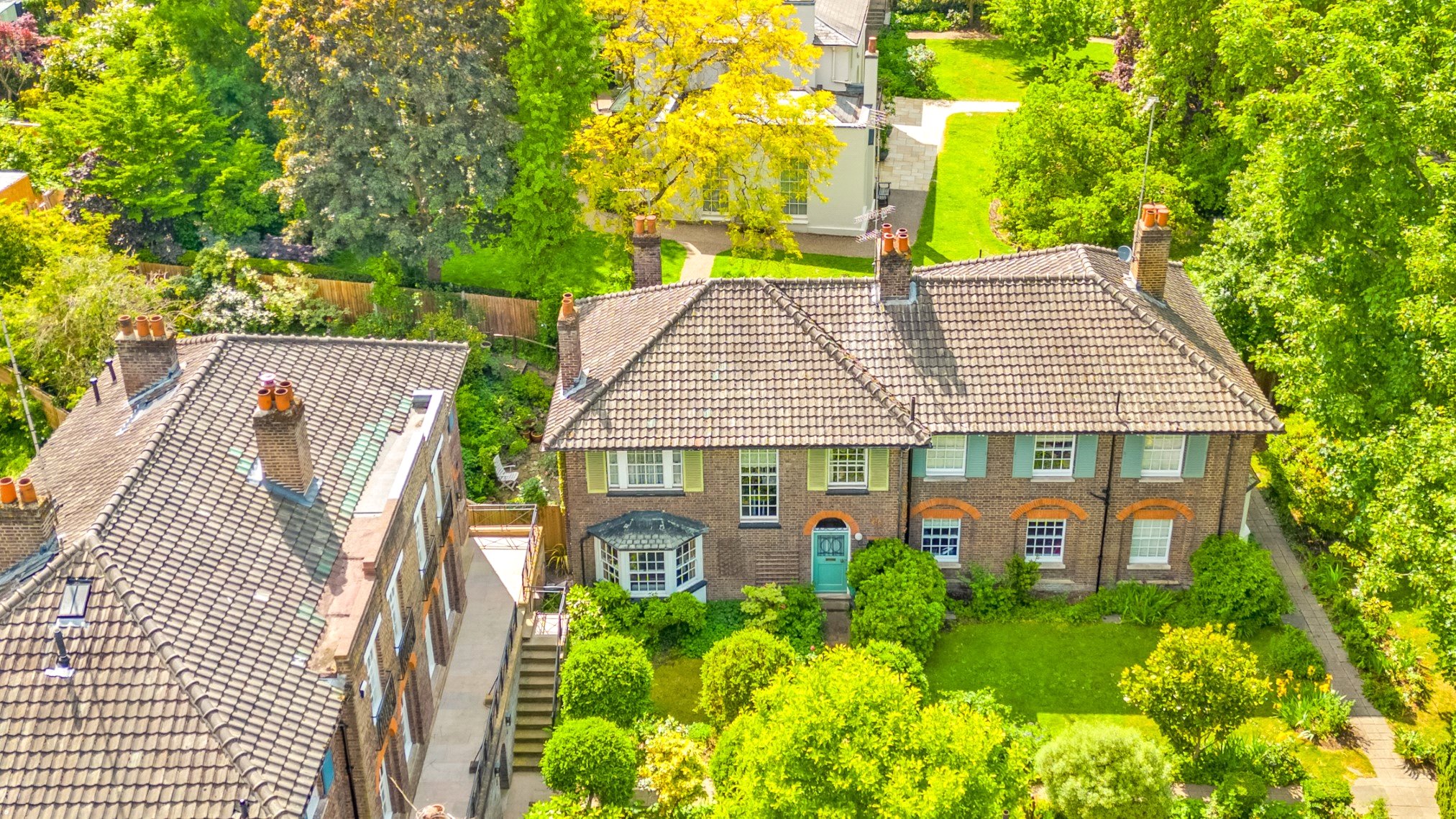 4 bedroom semi-detached house for sale 0