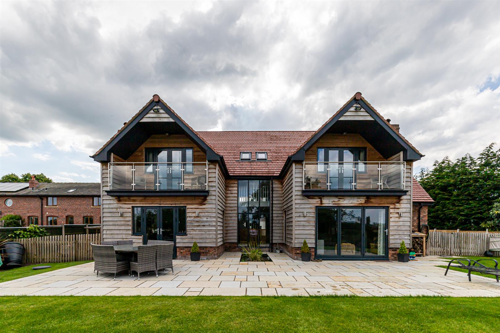 4 bedroom detached house for sale 0