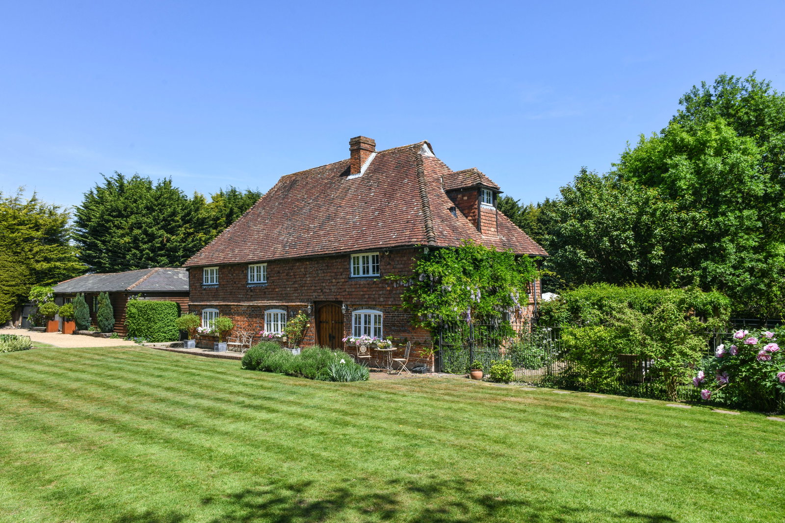 5 bedroom detached house for sale 0