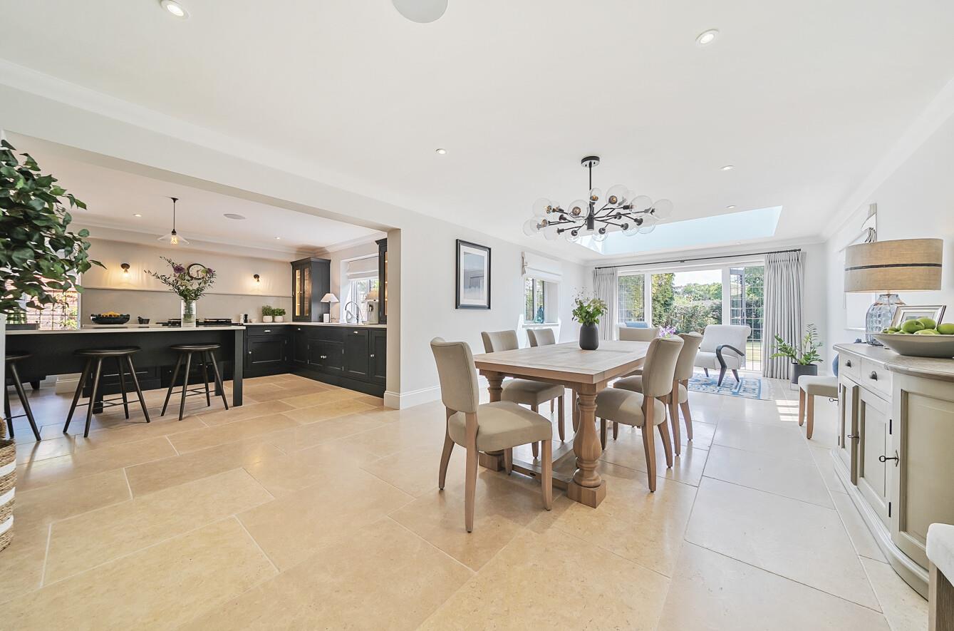 5 bedroom detached house for sale 0