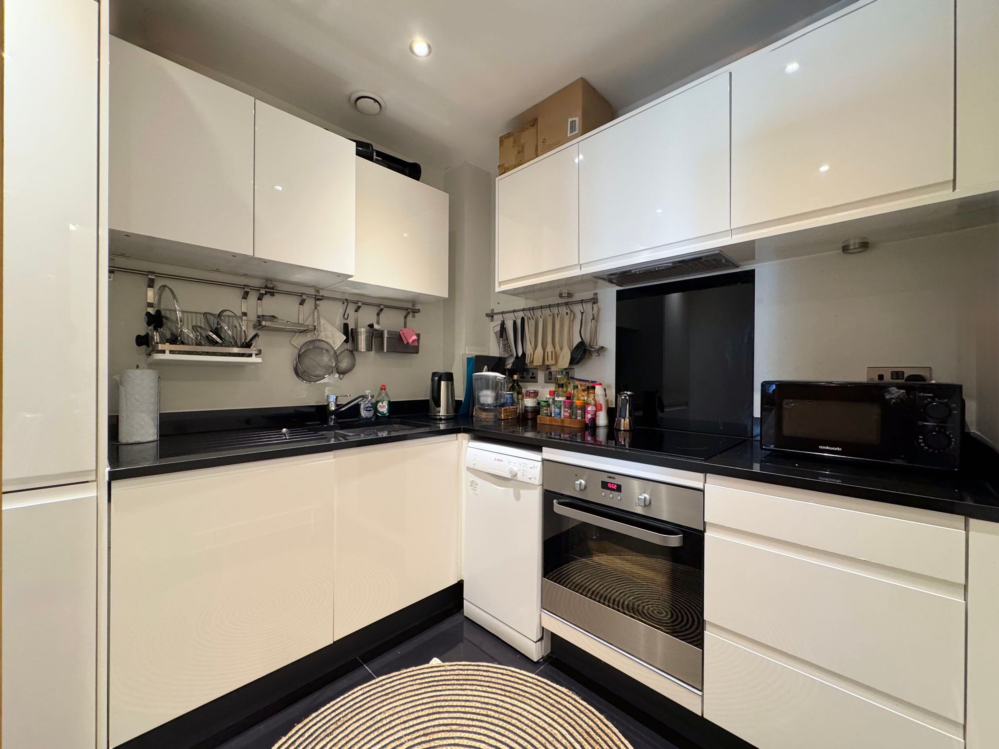 Flat 34, Ledger Court, London photo 4