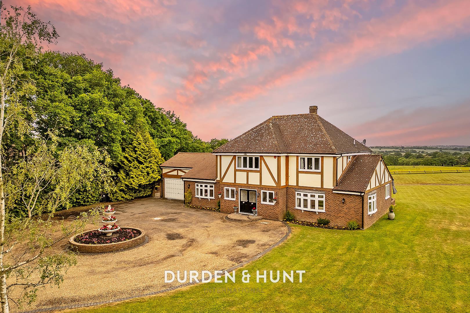 5 bedroom detached house for sale 0