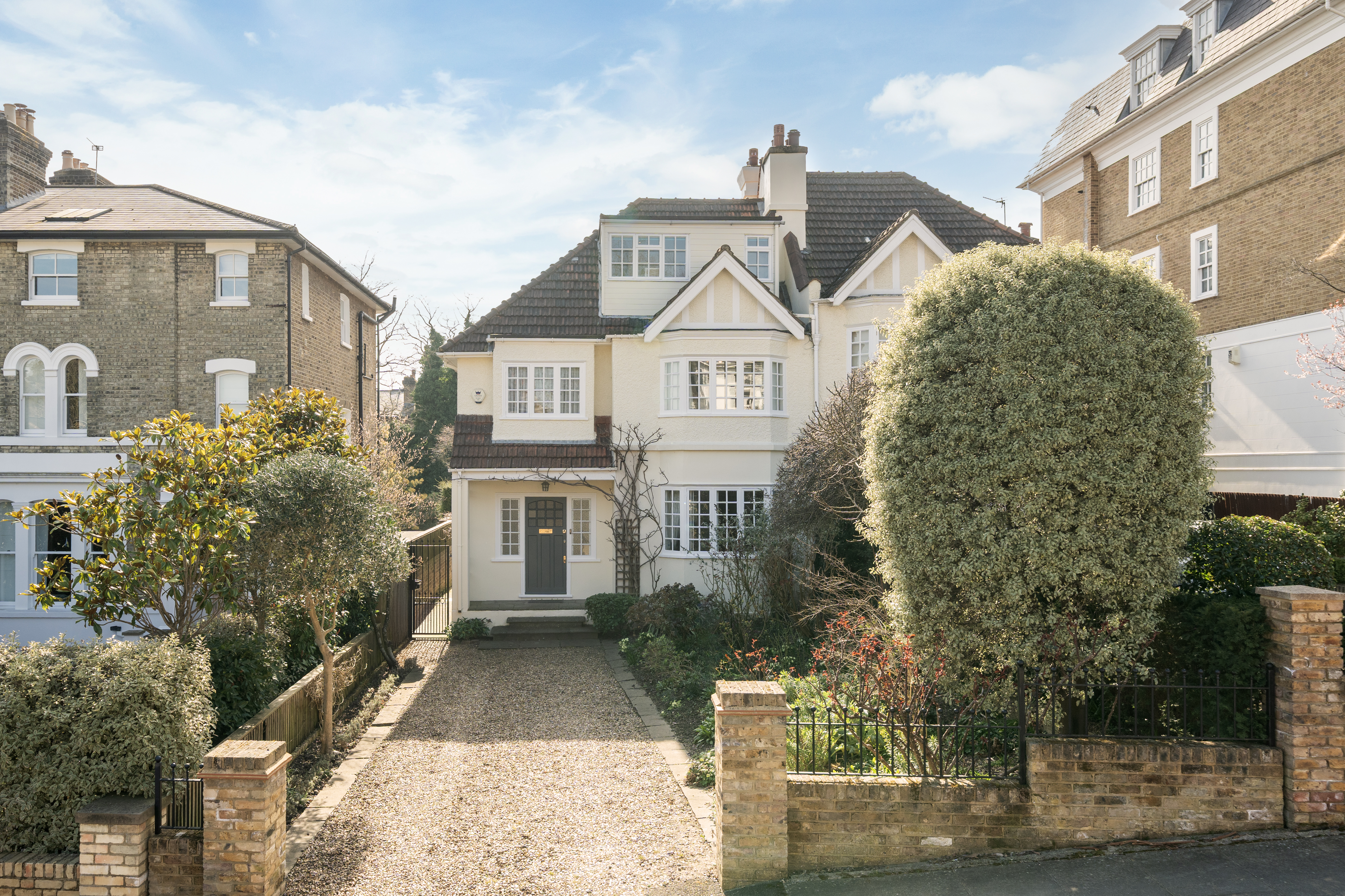 5 bedroom semi-detached house for sale