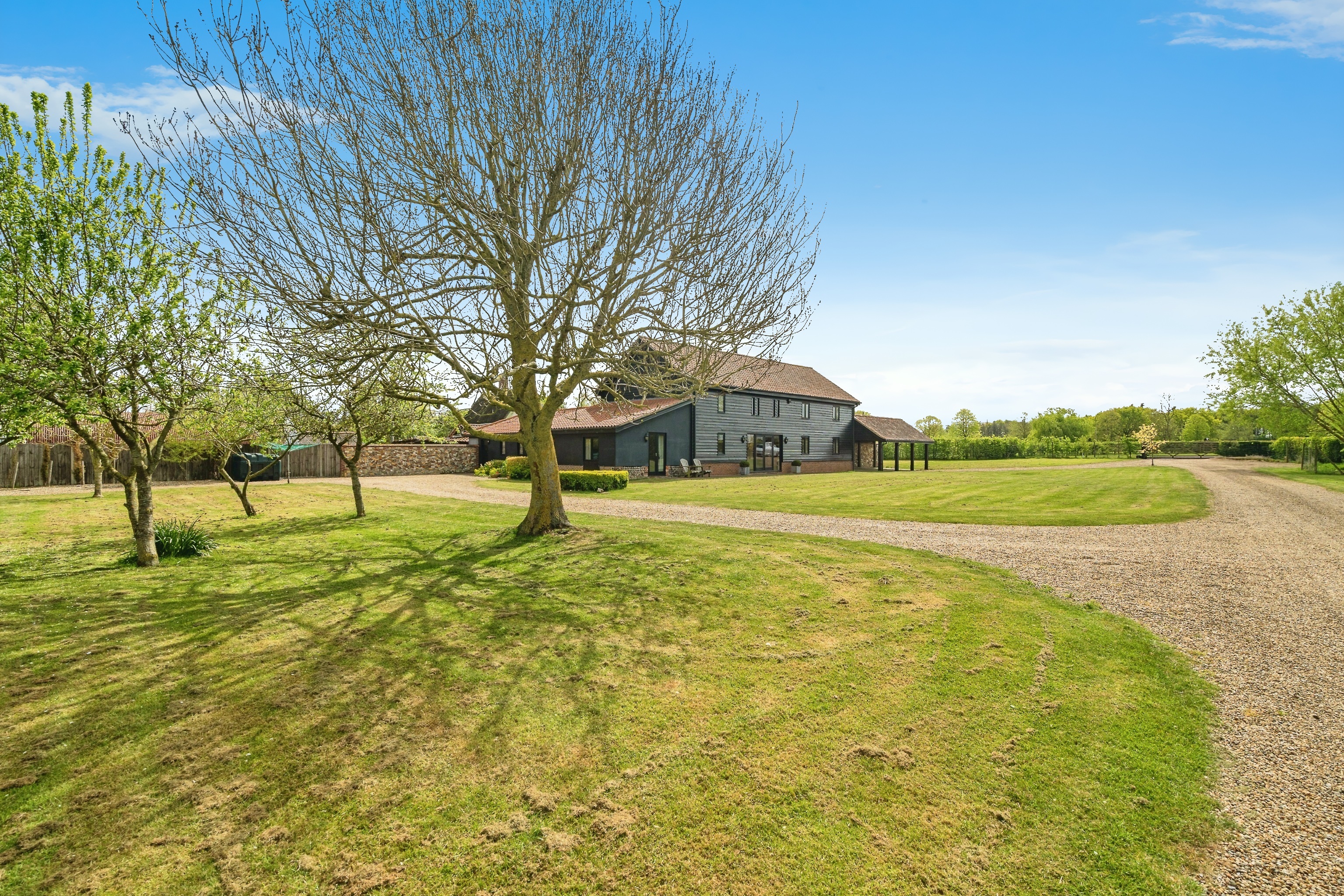 4 bedroom detached house for sale 0