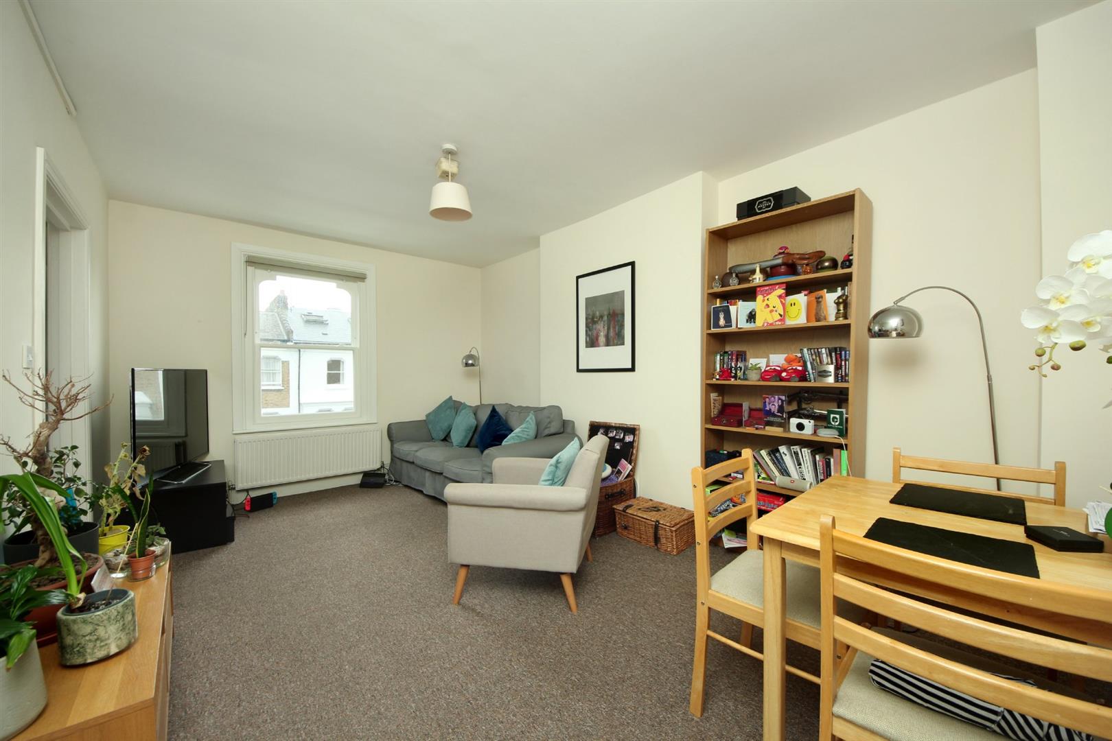 89C, Frithville Gardens, London photo 3