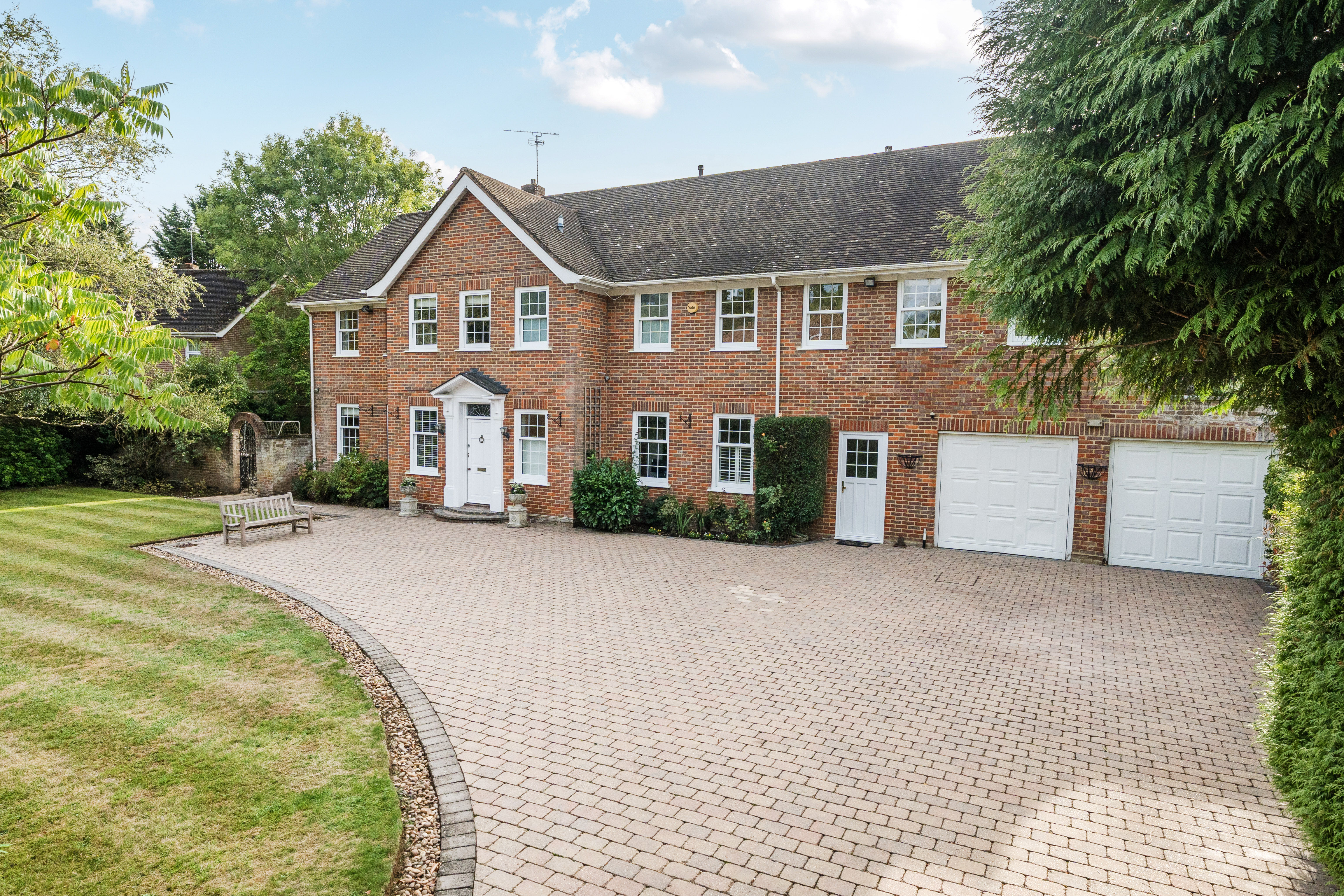 5 bedroom detached house for sale 0