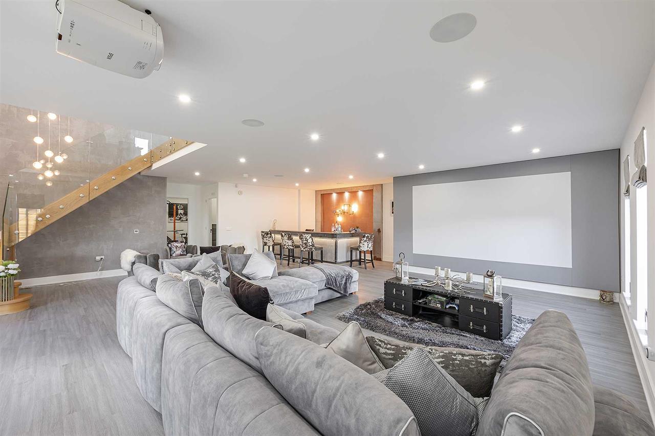 Photos of Oakbank House, Bridgecastle Cottages, Bridgecastle EH48