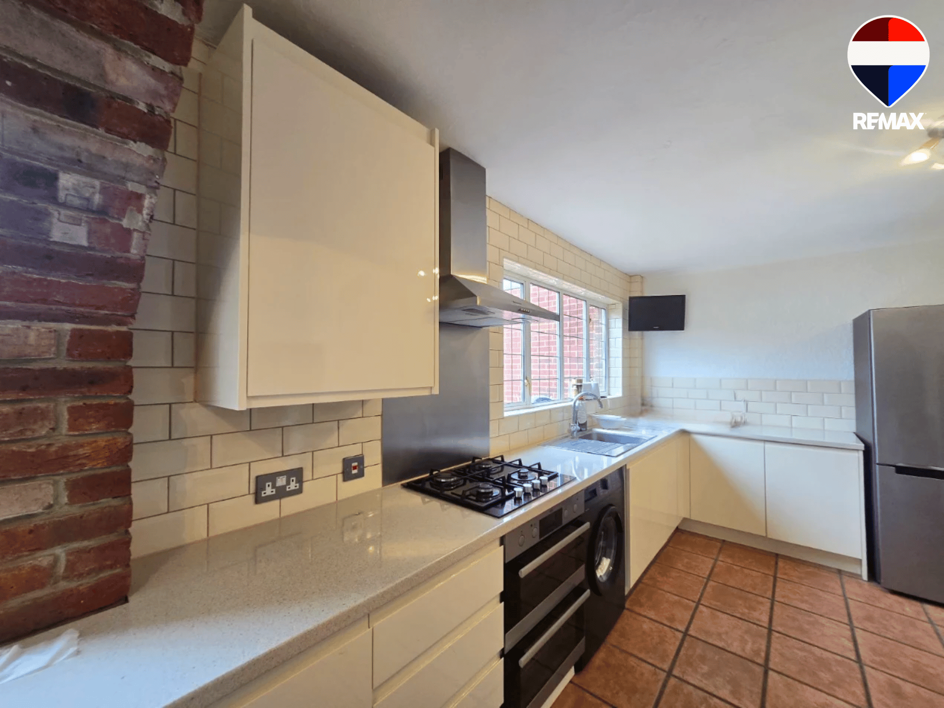 69, Thatches Grove, Chadwell Heath photo 5