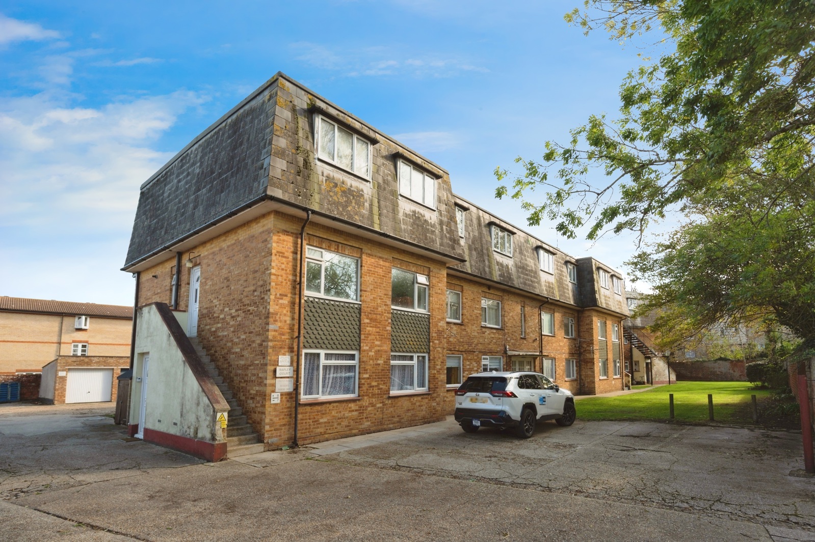 2-bed flat on Flat 10, Rapley Court,, Stamford Avenue, Hampshire, £160,000