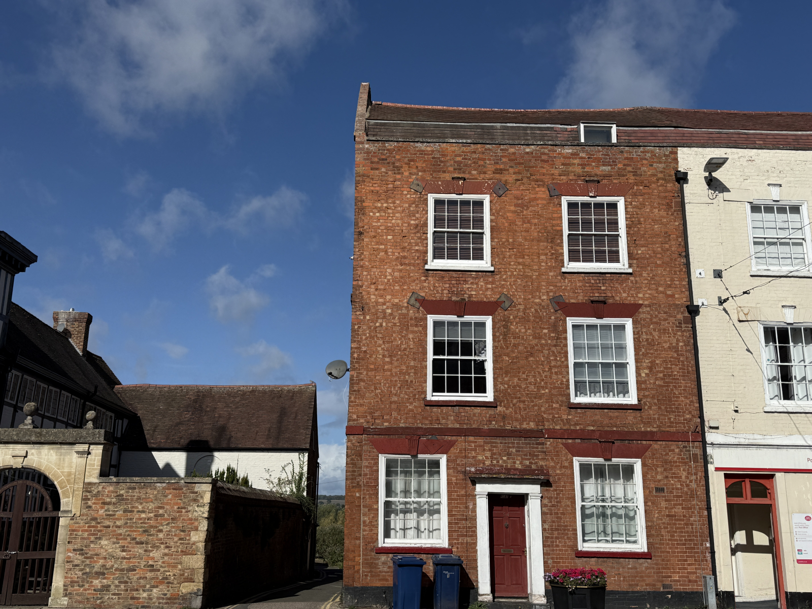 2-bed flat on Flat 3, 54 High Street, Tewkesbury, £165,000