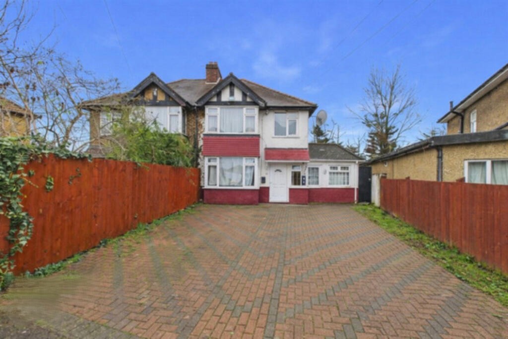 59, Silverdale Gardens, Hayes photo 2