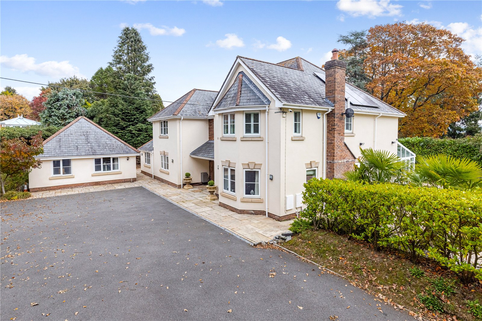 6 bedroom detached house for sale 0