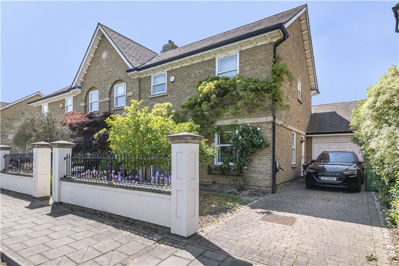 4 bedroom semi-detached house for sale 0