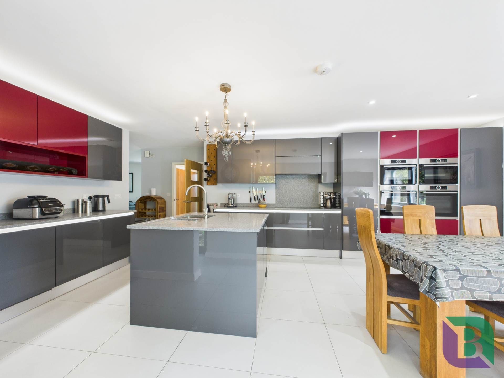 3 bedroom detached house for sale 0