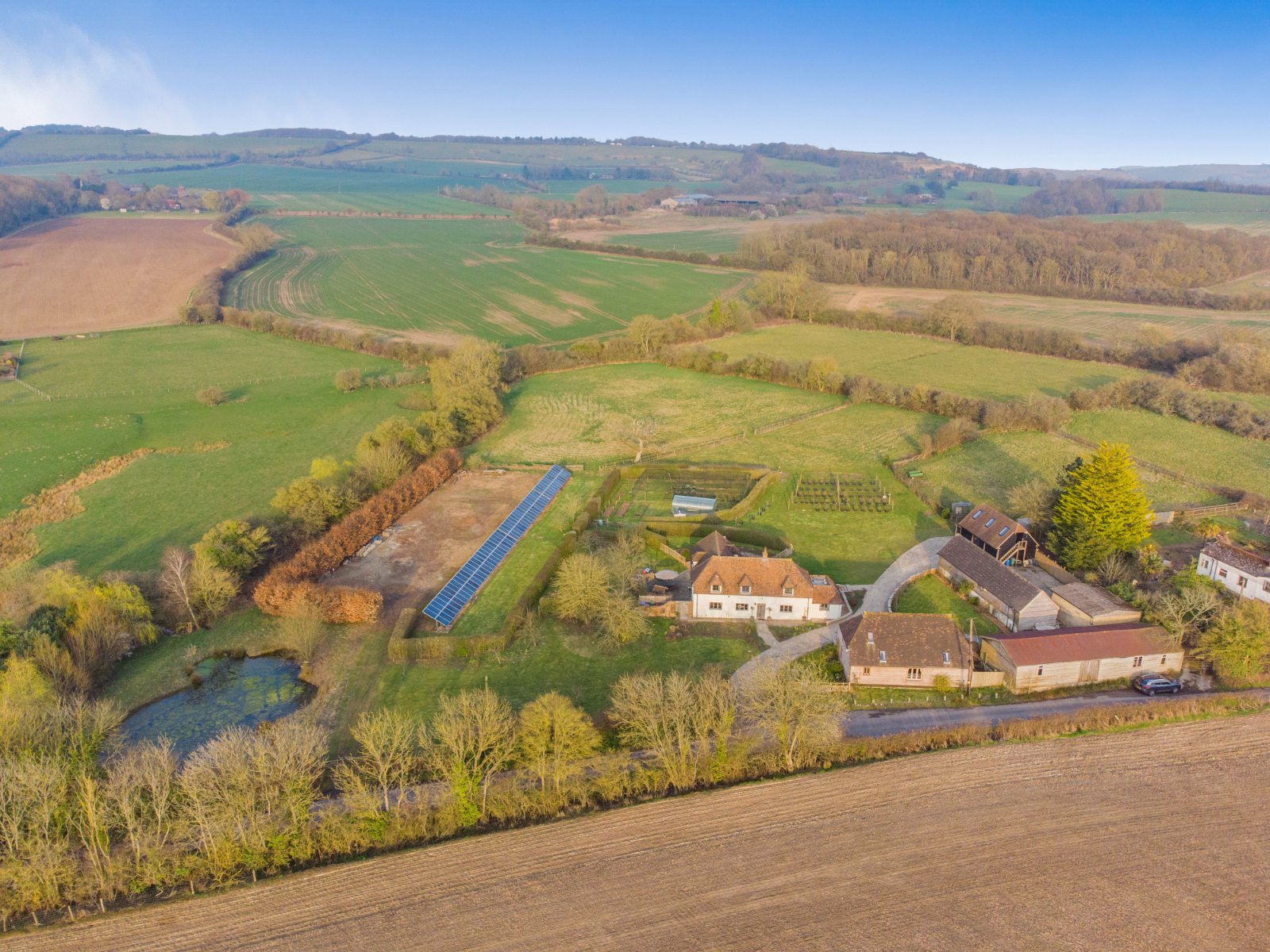 6 bedroom detached house for sale 0