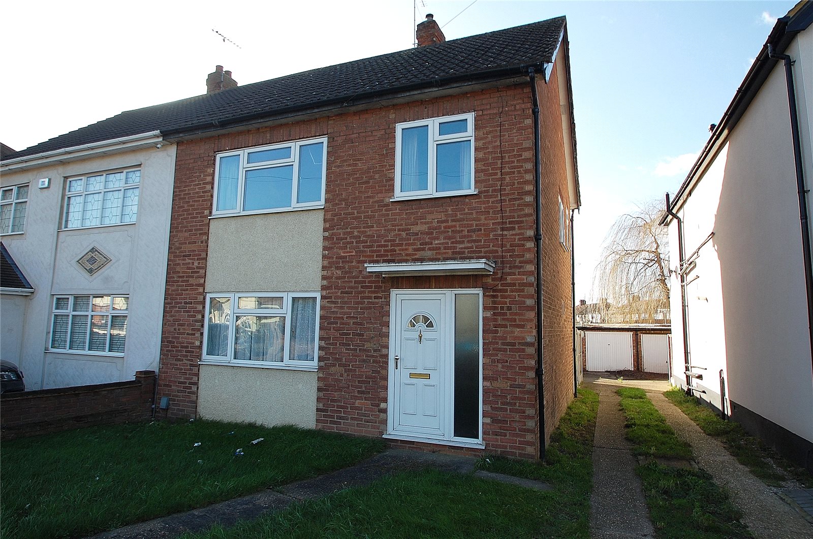 Free property report 16 Slewins Lane, Hornchurch, RM11 2BZ Chimnie
