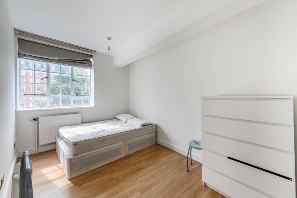 74 Tollington Way, London photo 3