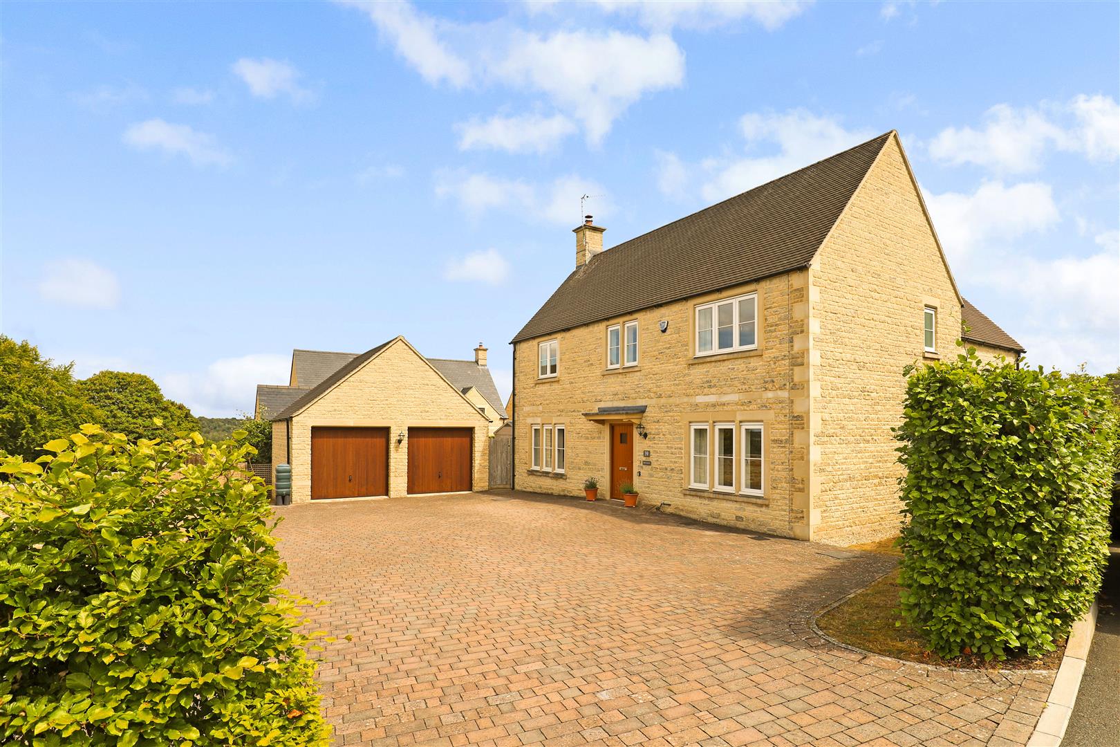 5 bedroom detached house for sale 0