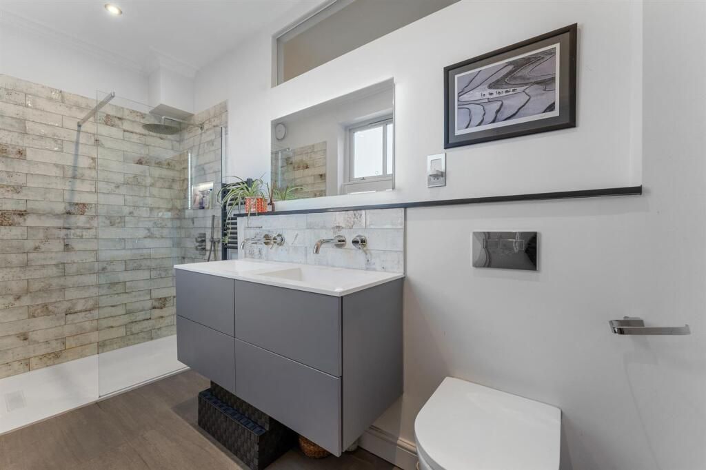 14 Hilltop, Loughton photo 5