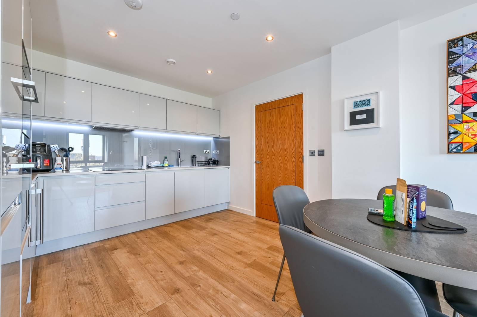 2 bedroom flat for sale 0