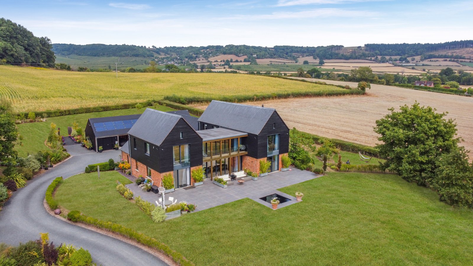 6 bedroom detached house for sale