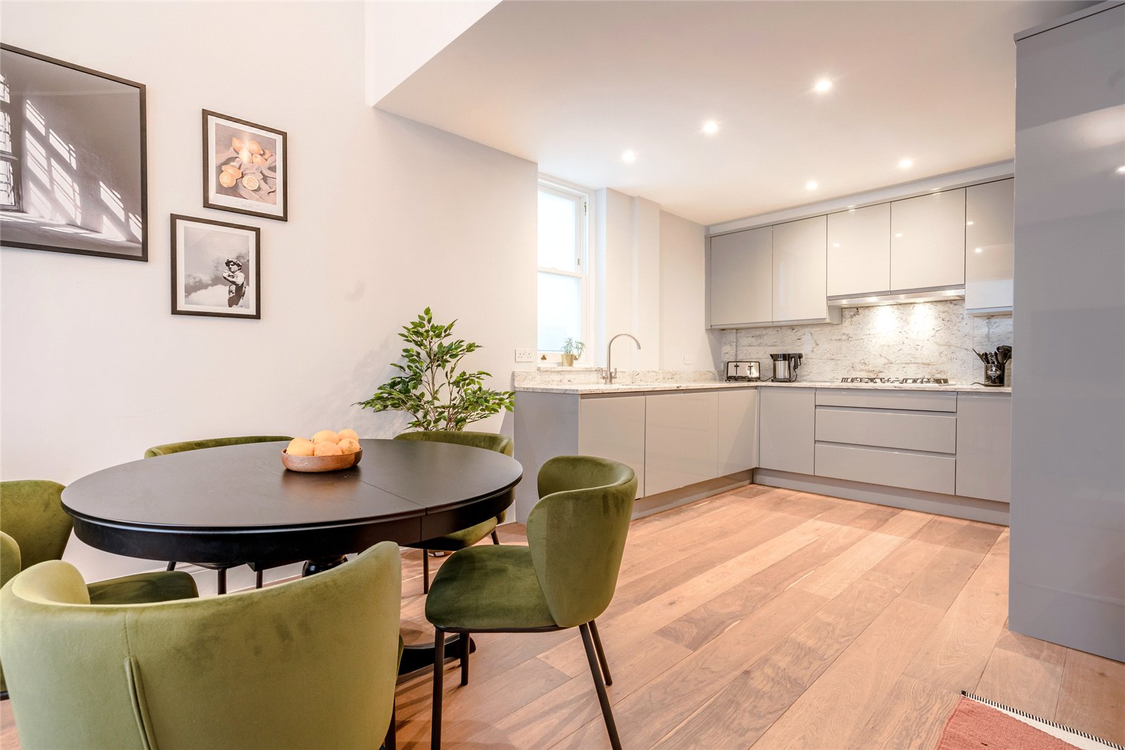 3 bedroom flat for sale 0