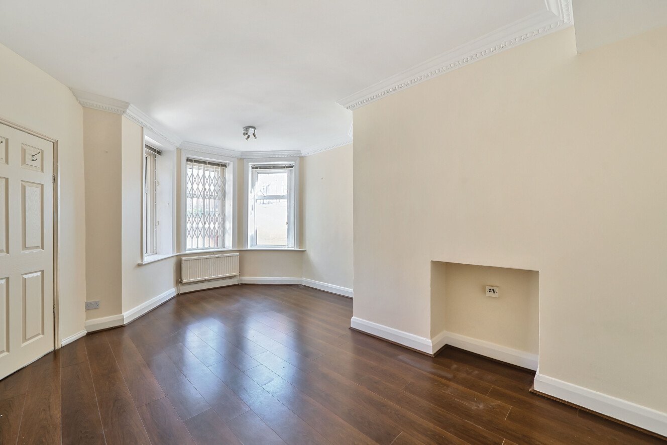 4 bedroom flat for sale 0