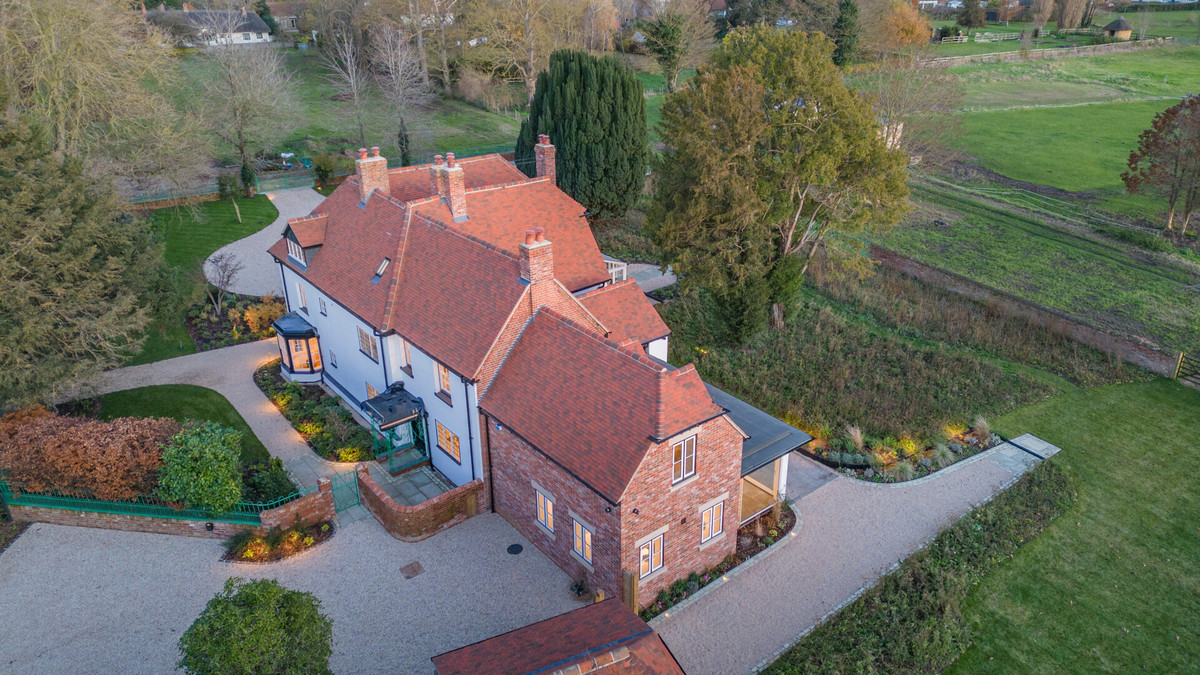 6 bedroom country house for sale 0