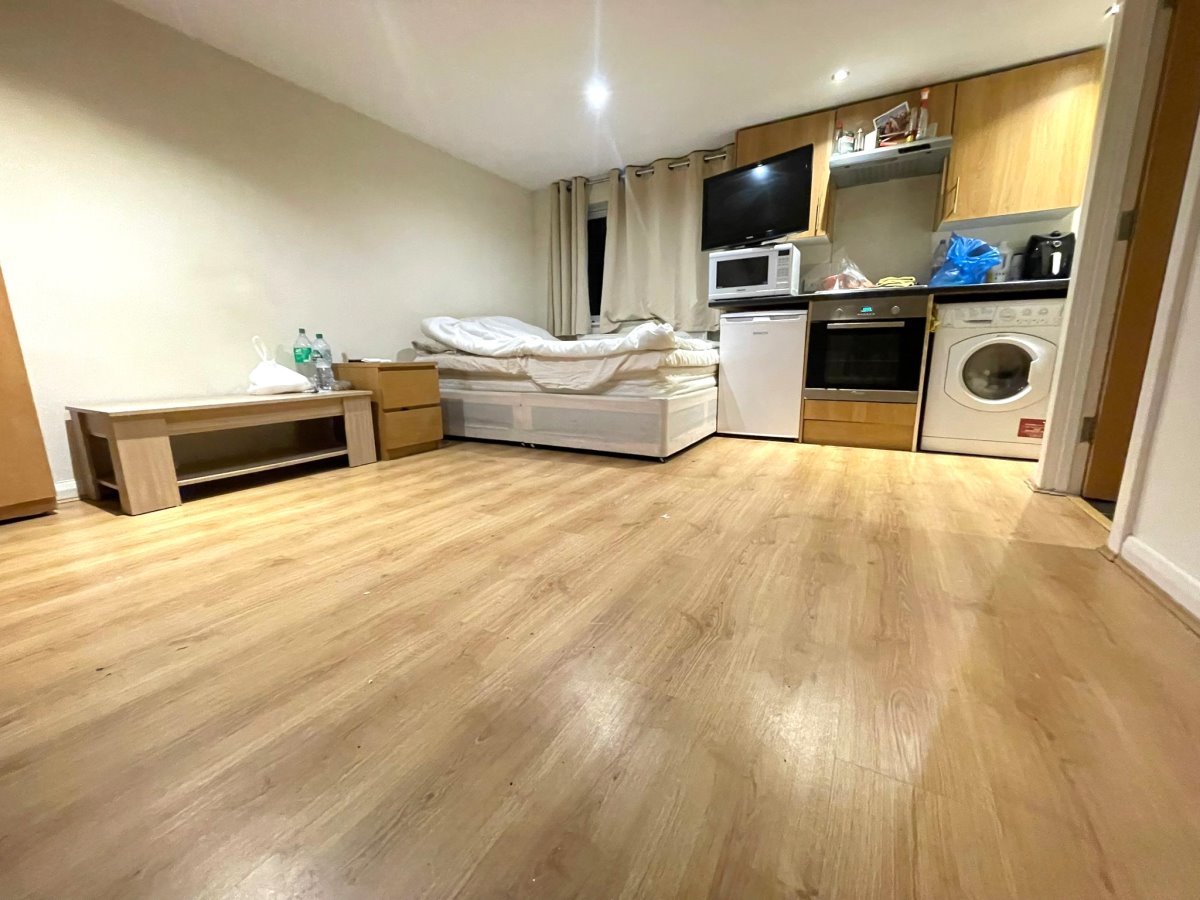 Cullington Close, Harrow photo 4