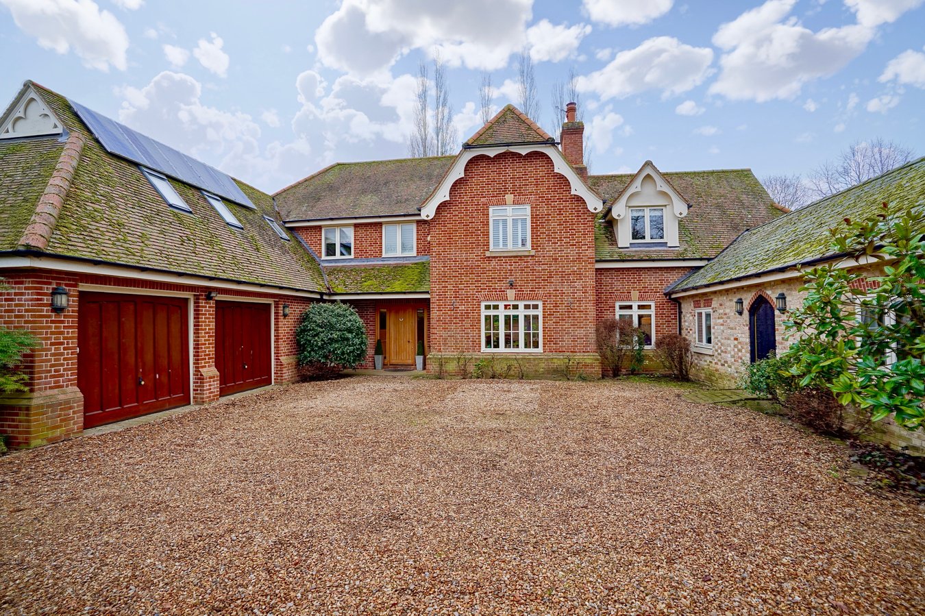 5 bedroom detached house for sale 0