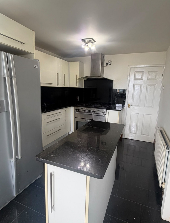 13, Barnes Avenue, Chesham photo 5