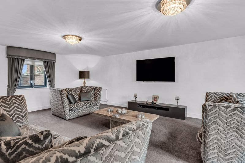 5 bedroom semi-detached house for sale 0