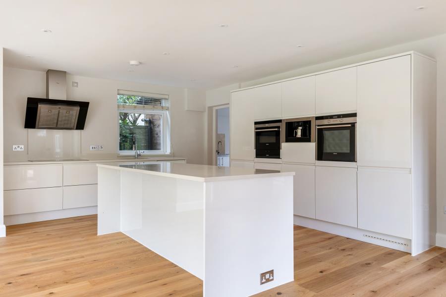 5 bedroom detached house for sale 0