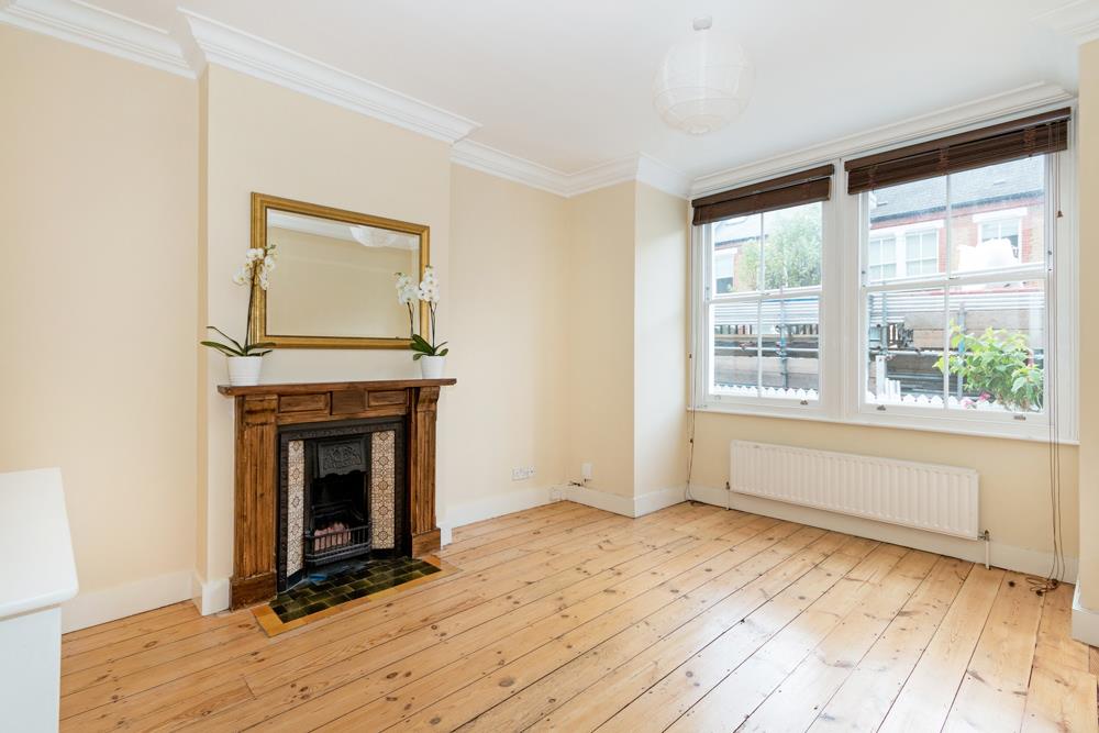 3 bedroom maisonette for sale