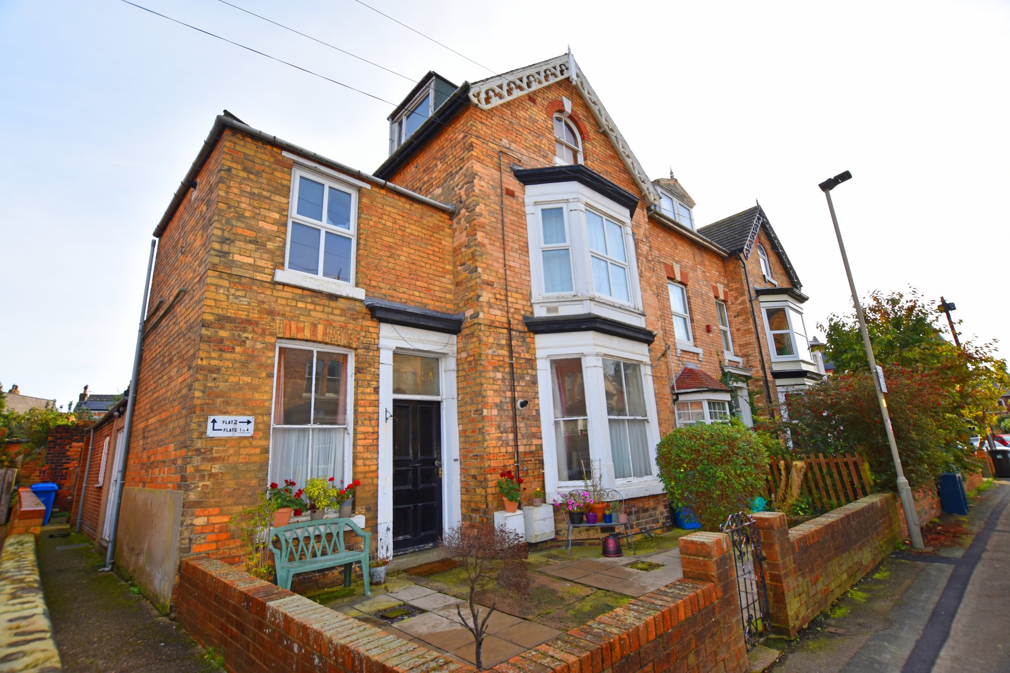 Flat 2, 2, New Parks Crescent, Scarborough photo 2