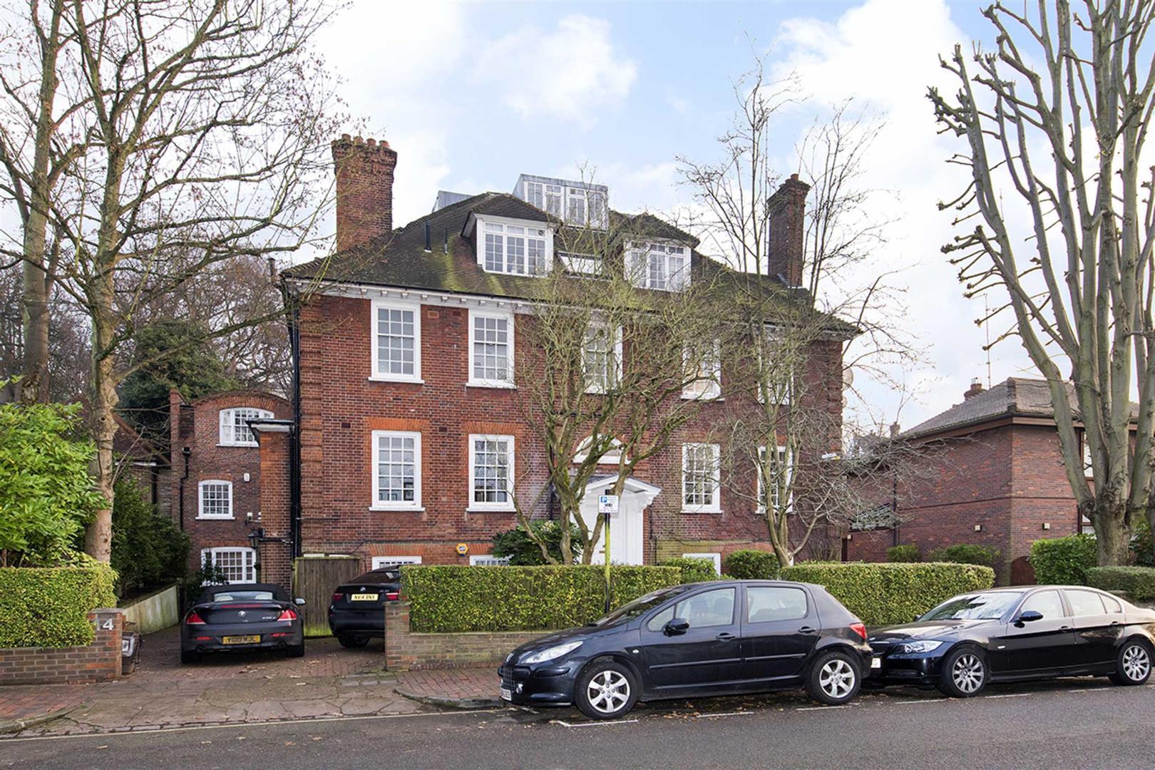 3 bedroom flat for sale 0
