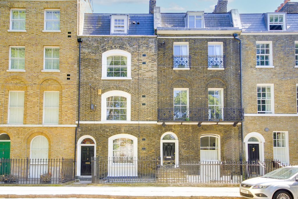 3 bedroom terraced house for sale in Twickenham