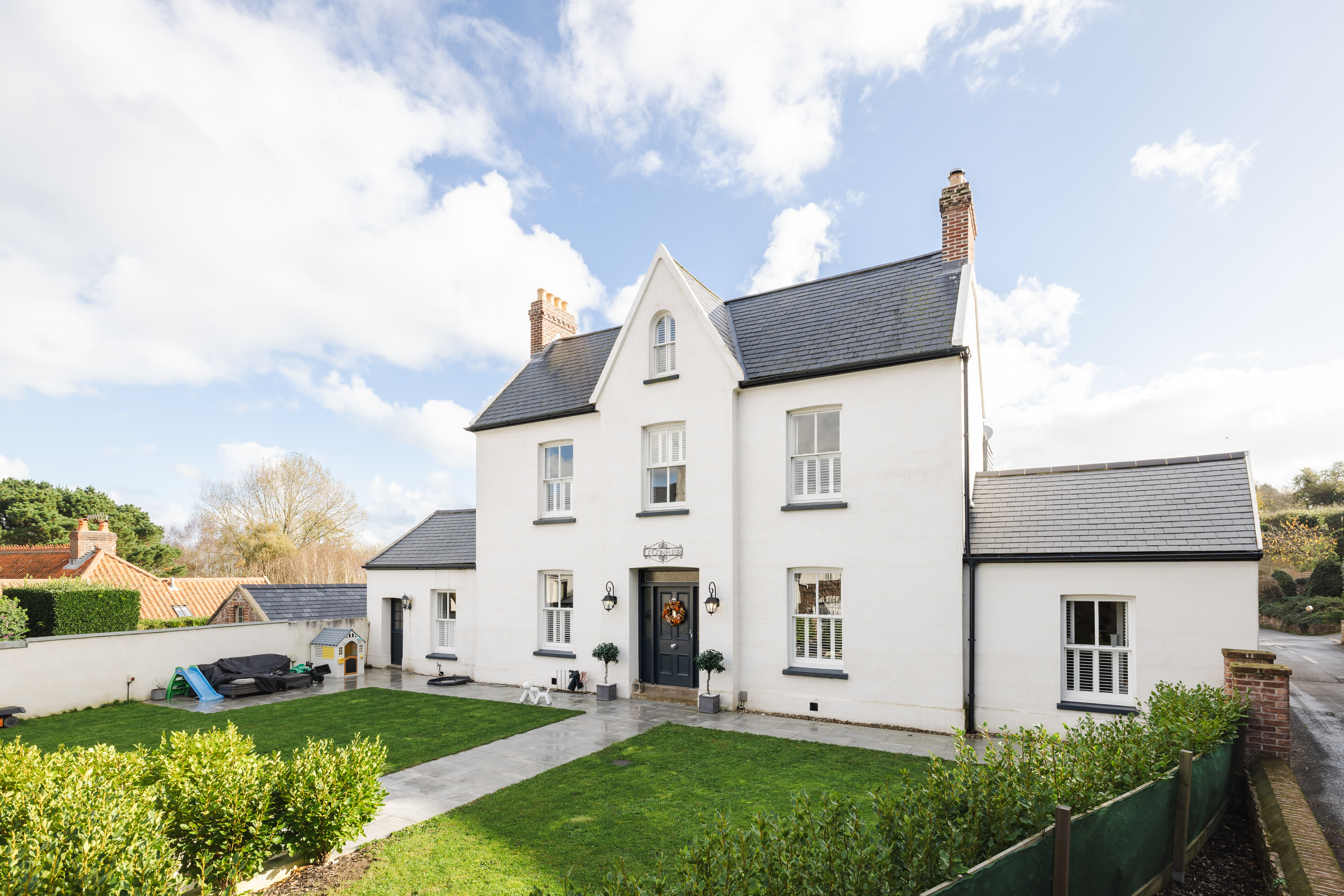 4 bedroom detached house for sale 0