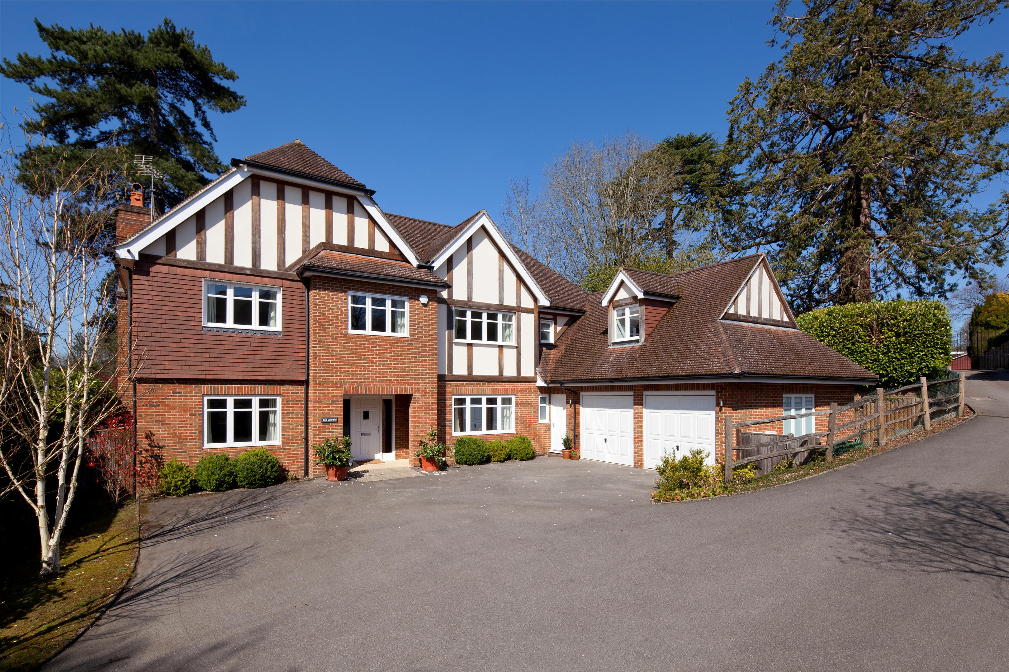 5 bedroom detached house for sale 0
