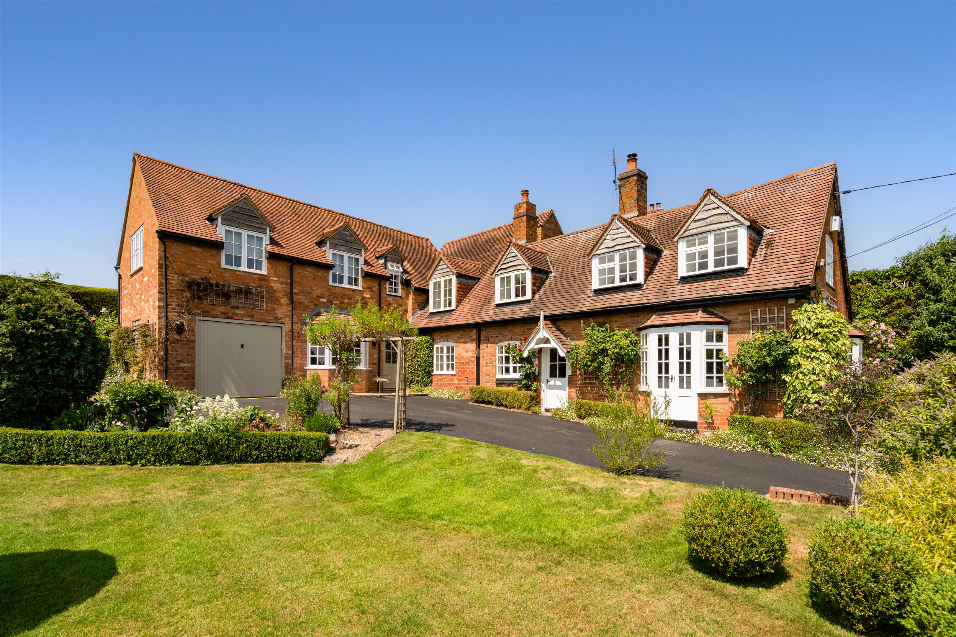 4 bedroom detached house for sale 0